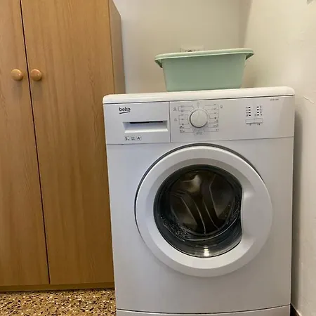 Polly's 3 Floor Apartment
