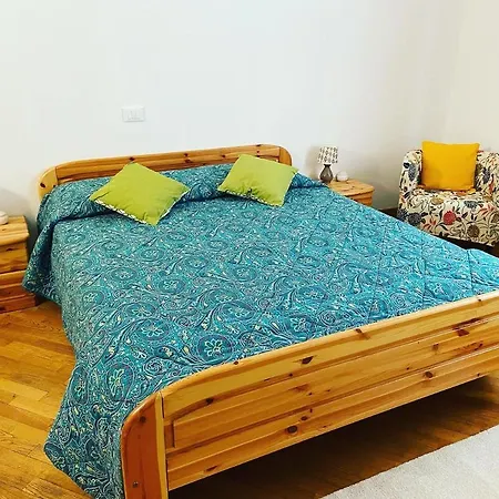 Polly's 3 Floor * Verona