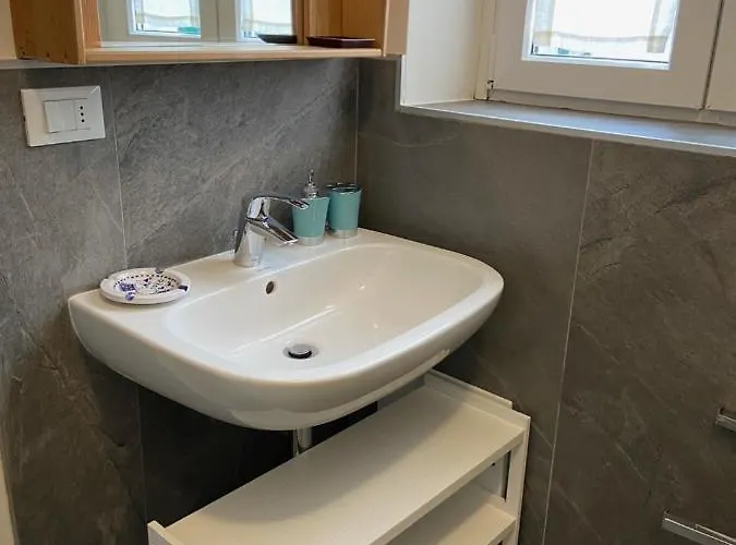 Polly's 3 Floor * Verona