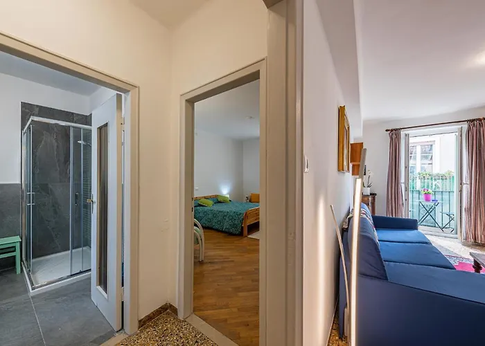 Polly's 3 Floor Apartmán